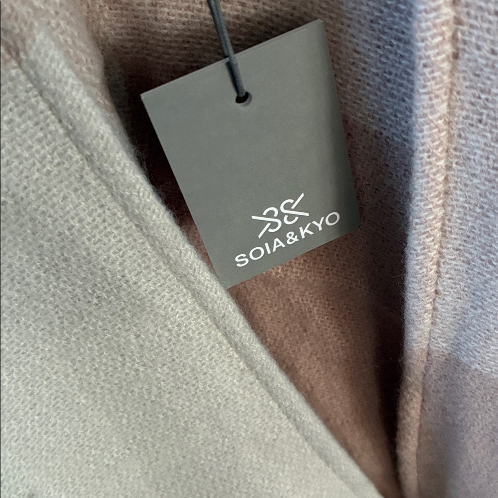 Soia & Kyo Pink And Cream Shawl Nwt Fringed Hem — image 4 of 8